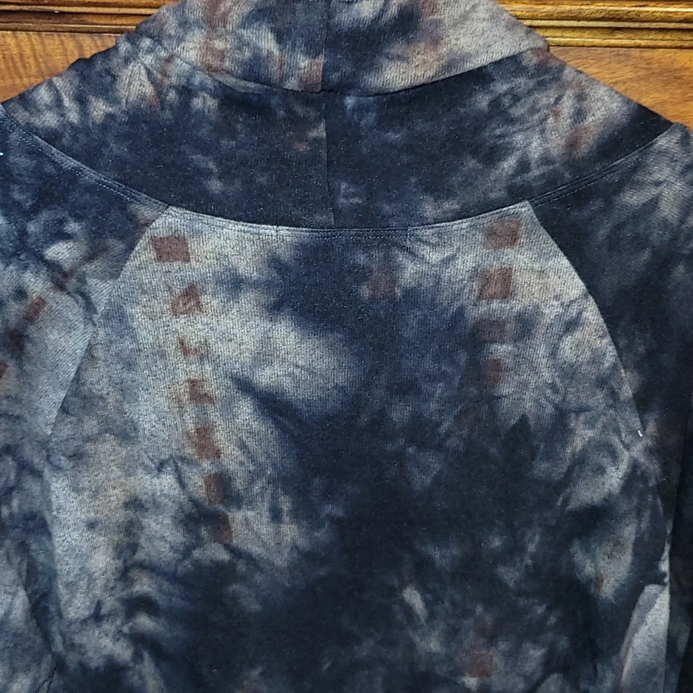 🖤Coin 1804 Gorgeous soft women's tie dye 3/4 sleeve. Cowl neck SZ XLG!!!🖤
